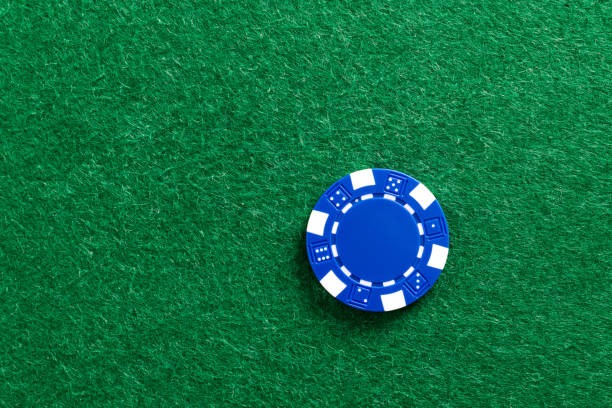 Hood vs Wolf slot interface on maria togell mobile app showing reels and control buttons